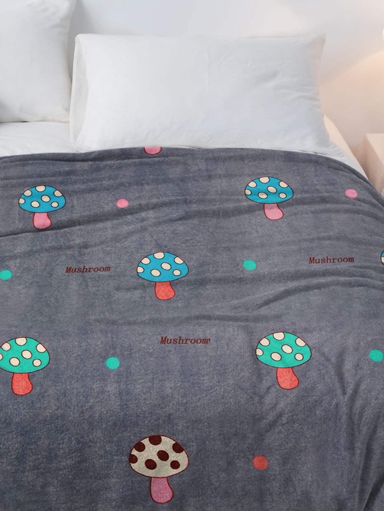 Mushroom Design Pattern Blanket, Modern Mushroom & Letter Graphic Blanket For Bed ShopOnlyDeal